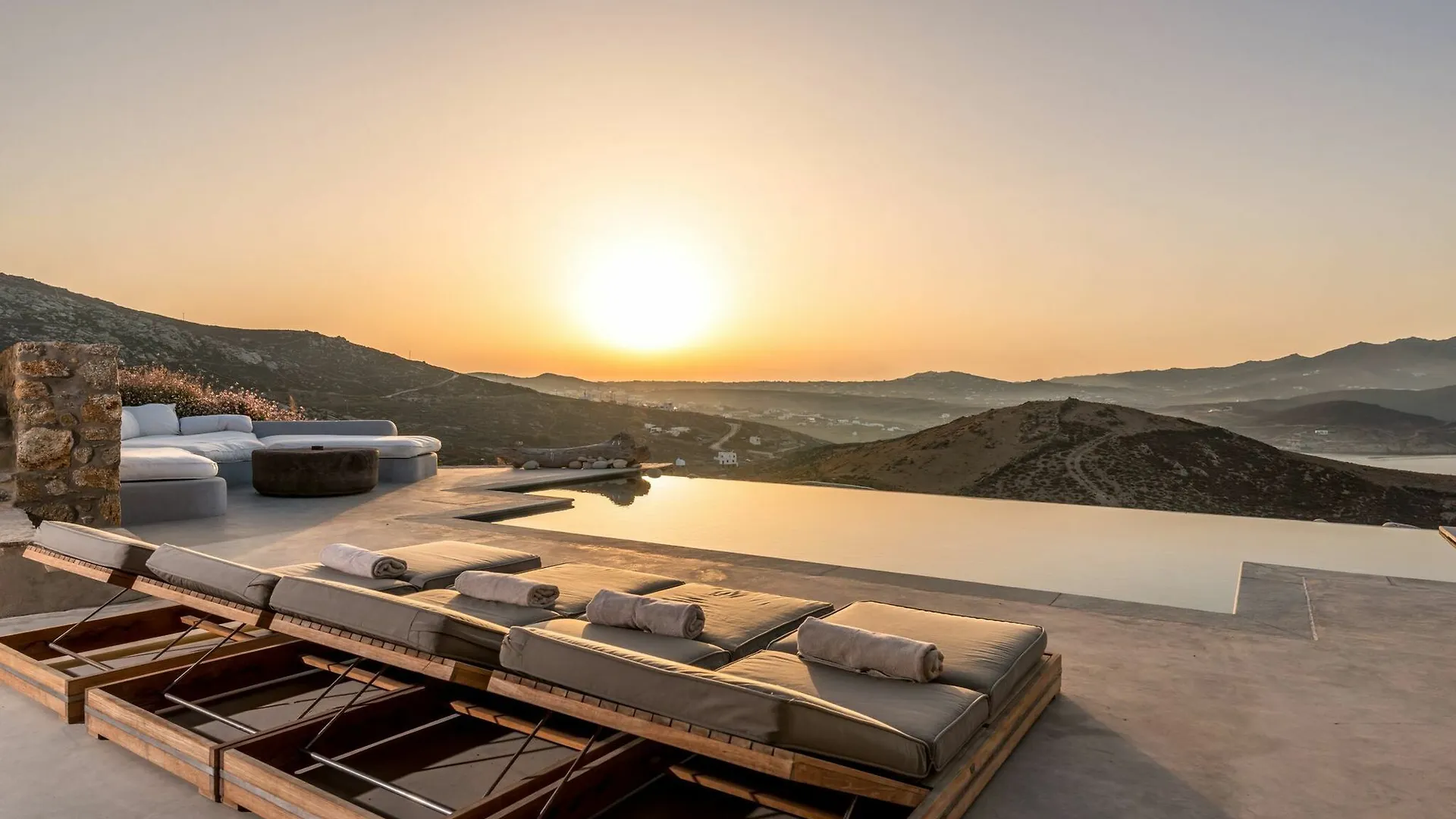 Villa Amra - Secluded Mykonos Haven With Sea Views, Heated Pool, Gym & Hammam Ftelia